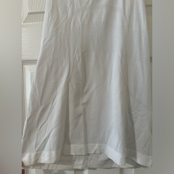 Lululemon Swiftly Tech Razorback Tank Top - Picture 2 of 4